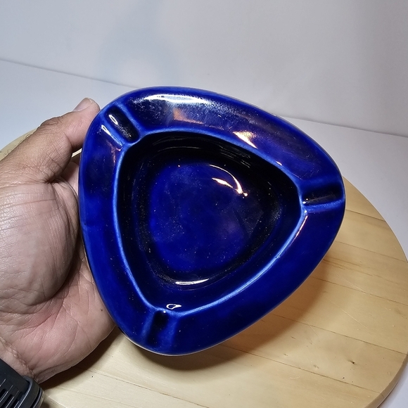 Seagrams VO Canadian Ceramic Ashtray Triangle Cobalt Blue With Gold Lettering ho - Picture 2 of 8